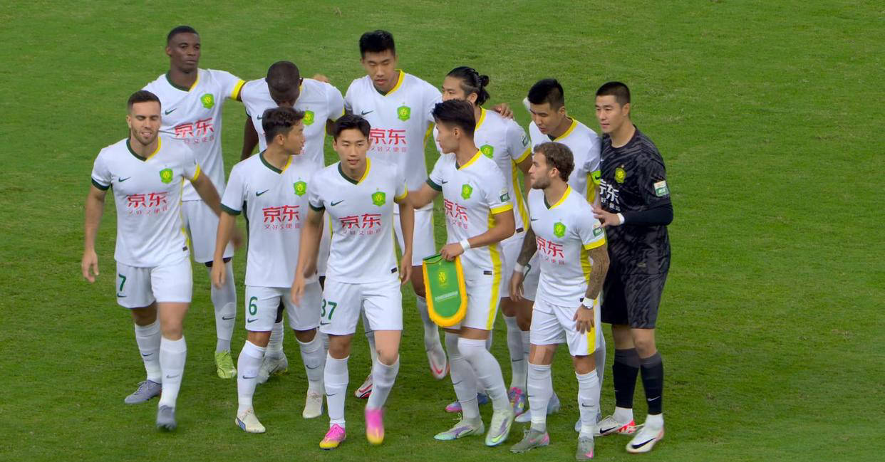 国安球迷怒批教练战术，客场不敌强队(国安的主教练)