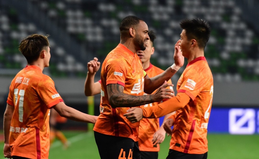 武汉卓尔高效攻击带来连胜，成为焦点球队